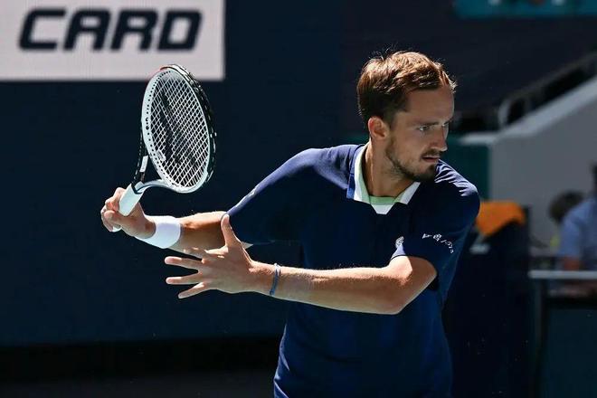 PG电子官方-戴维斯杯绝杀年终总决赛，梅德韦杰夫点燃赛场的简单介绍